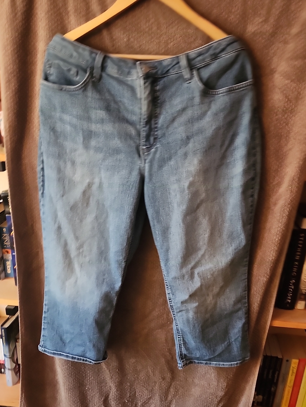 Lee Rider Midrise Capri Jeans in Faded Blue